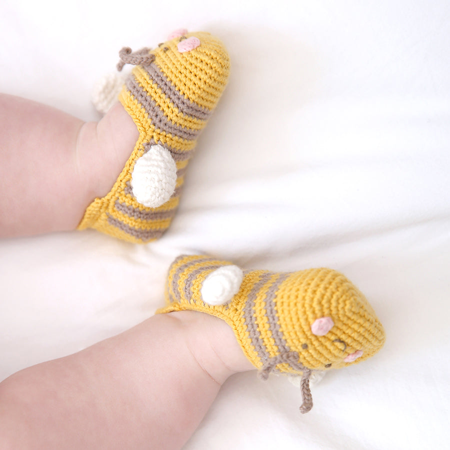 Load image into Gallery viewer, CROCHET BABY BEE BOOTIES (0-6 MONTHS)
